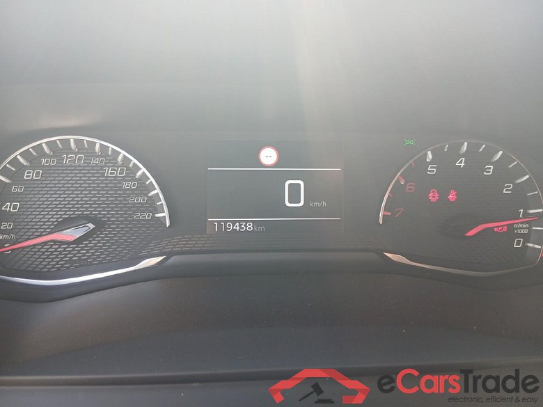 PEUGEOT 2008 / 2019 / 5P / todoterreno Allure BlueHDI 81kW (110CV) #4