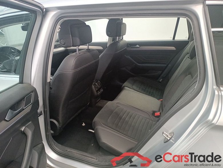 Volkswagen Passat Variant 2.0 TDI SCR 110kW DSG7 Elegance Business 5d #3
