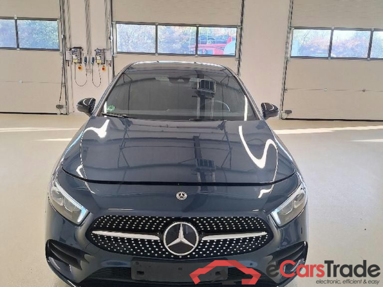 Mercedes-Benz A 250 AMG-Line 250 e #3