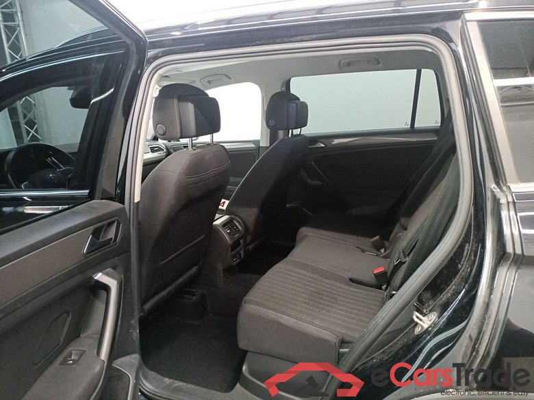 Volkswagen Tiguan Allspace 2.0 TDI DSG Life 5d #3