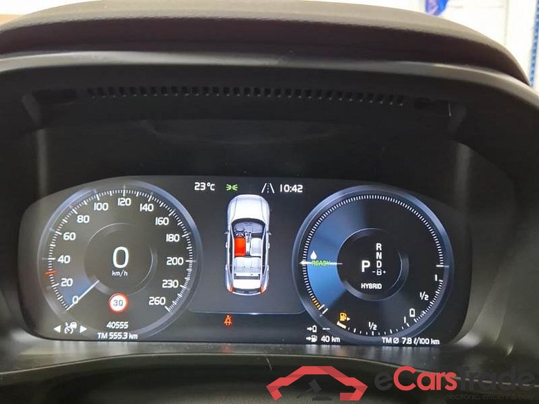 VOLVO XC40 / 2021 / 5P / SUV T5 RECHARGE PLUG-IN AUTO PLUS BRIGHT #4