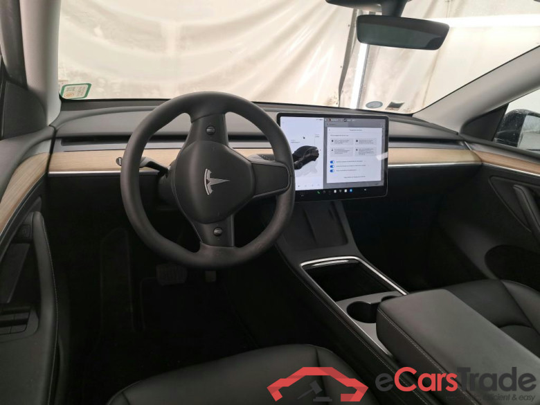 TESLA Model Y / 2021 / 5P / SUV RWD #6