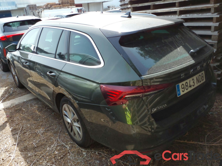 SKODA Octavia 2.0 TDI 110 kW (150CV) DSG 7 vel AutomÃ¡tico Combi Design(Pano-Roof + Winterpack) #2