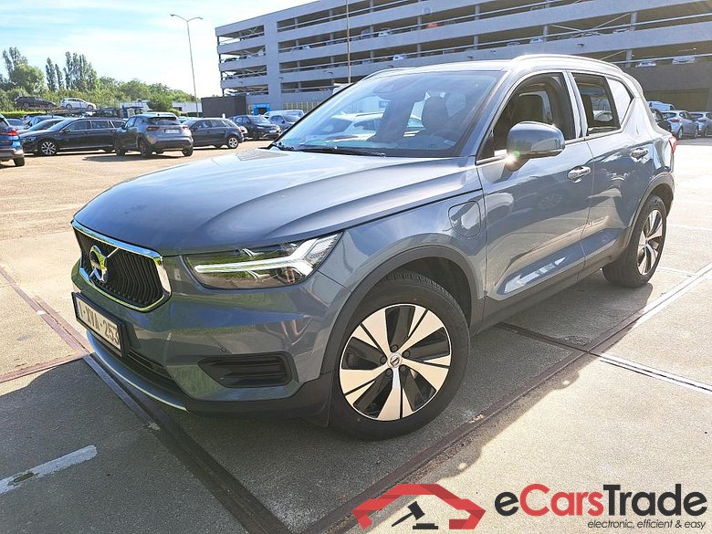 VOLVO - VOL XC40 T5 Twin Engine 261PK Momentum Pro With Heated Seats & Cruise Control & Park Sensors Front & Rear  * HYBRID *
