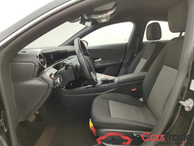 Mercedes-Benz CLA CLA 180 d DCT Business Solution 4d #3