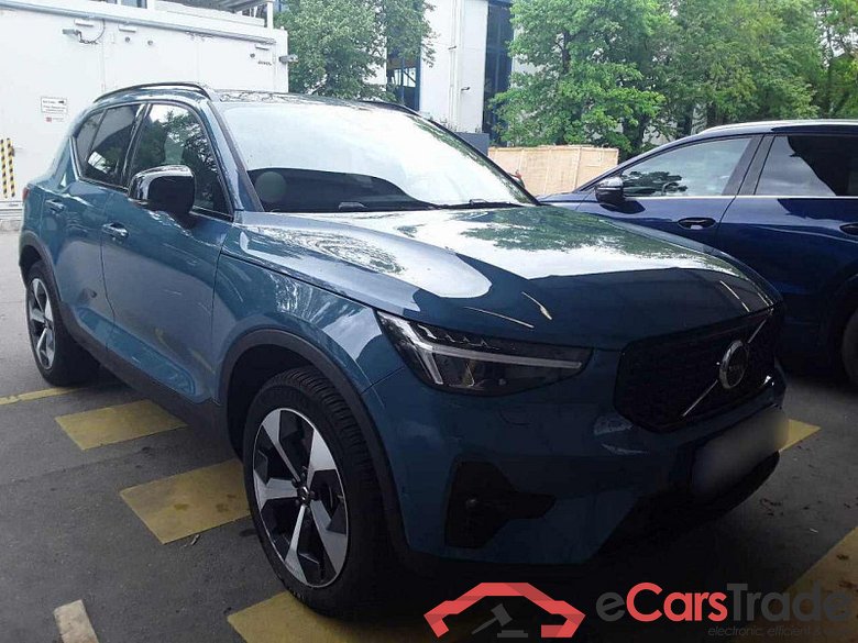 Volvo XC40 (2017->) DE - SUV5 B4 2WD EU6d, Plus Dark, (Facelift) 2022 - 2024