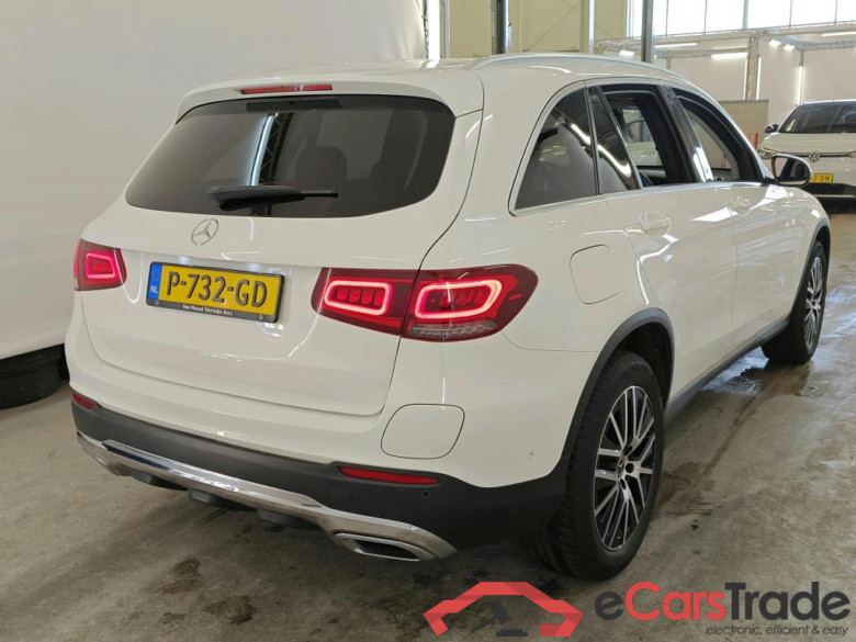 Mercedes-Benz GLC GLC 300e 4MATIC Business Solution Luxury 5d #2