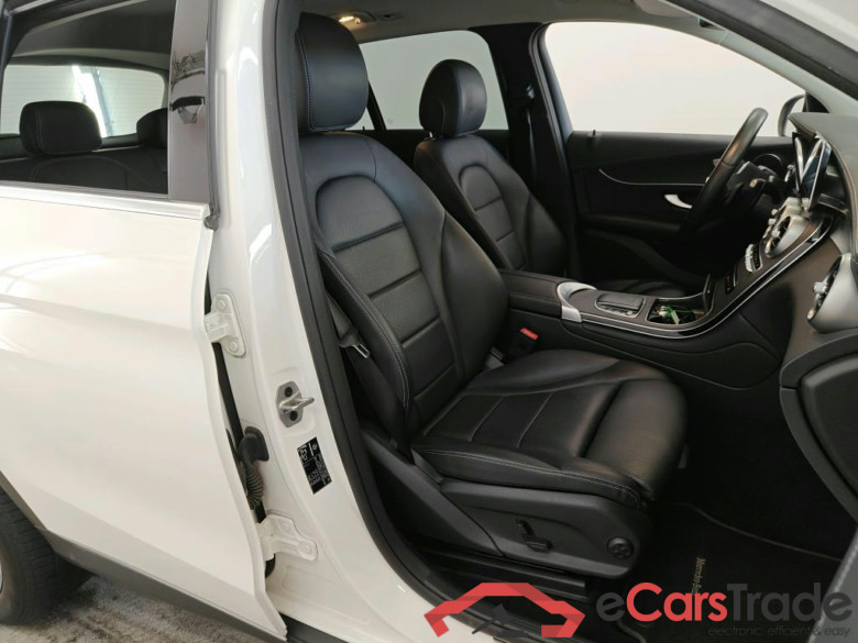 Mercedes-Benz GLC GLC 300e 4MATIC Business Solution Luxury 5d #3