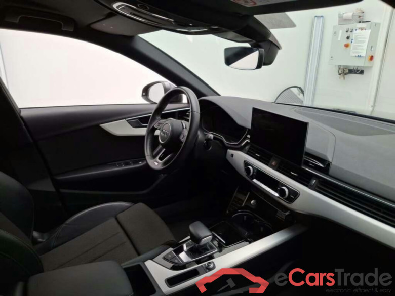 AUDI A4 Avant 35 TFSI S ed comp #3