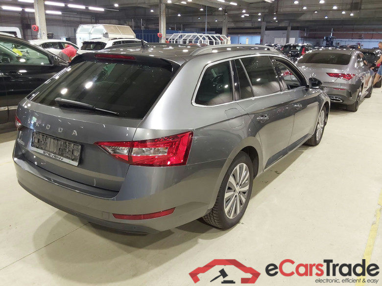 SKODA SUPERB COMBI 2.0 CRTDI 110KW DSG7 CLEVER #4