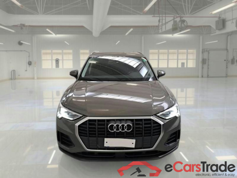 AUDI Q3 / 2018 / 5P / SUV 45 TFSI E S TRONIC BUSINESS #6