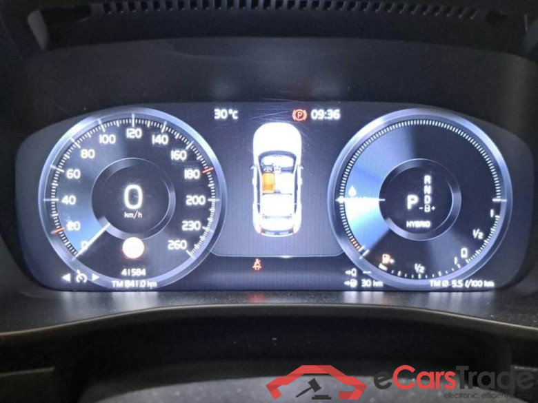 VOLVO XC40 / 2017 / 5P / SUV T4 PLUG-IN HYBRID AUTO RECHARGE INSCR. #4