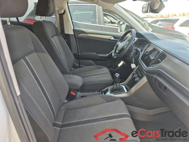 VOLKSWAGEN T-Roc / 2017 / 5P / todoterreno Advance Style 1.0 TSI 85kW (115CV) #6