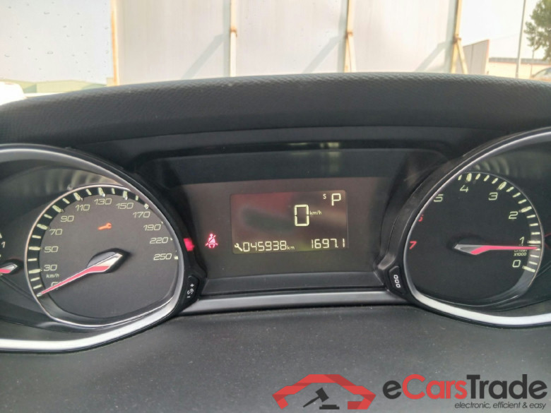 PEUGEOT 308 / 2017 / 5P / berlina con portón GT Line PureTech 130 S&S EAT8 #4
