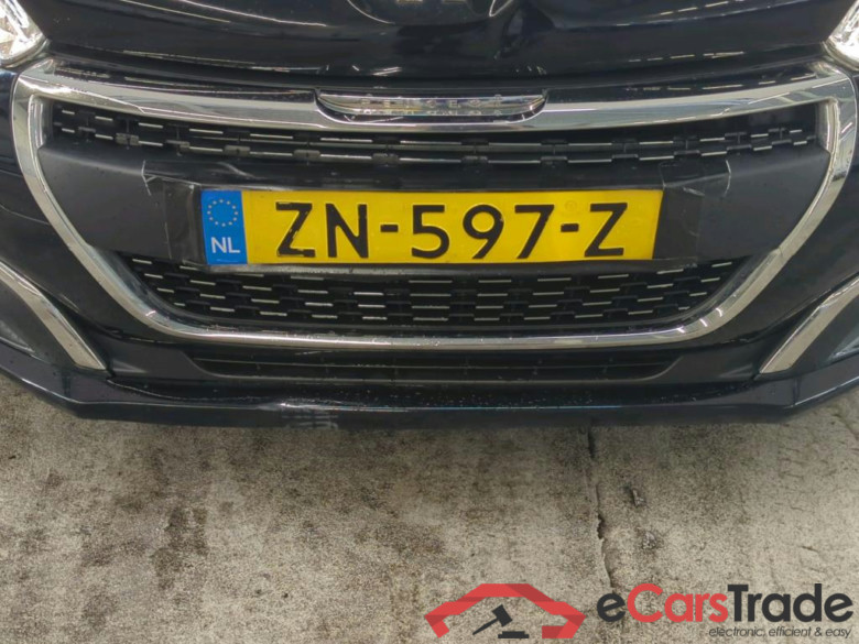 Peugeot 208 Signature 1.2 PureTech 82 5d #5