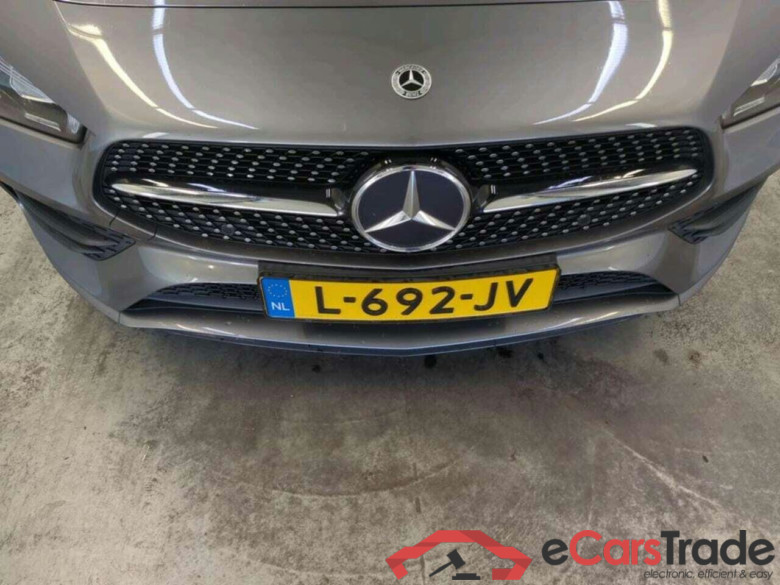 MERCEDES-BENZ CLA-klasse Shooting Brake 180 d Bns Sol. AMG #4