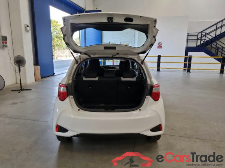 TOYOTA YARIS / 2017 / 5P / BERLINA 1.5 HYBRID ACTIVE MY18 #6