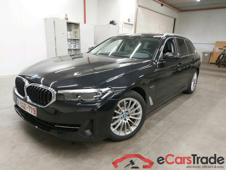 BMW - BMW 5 TOURING 530e 292PK Pack Comfort Plus With Dakota Leather & Active Cruise Control & Parking Assistant & Trailer Hook & Sunroof