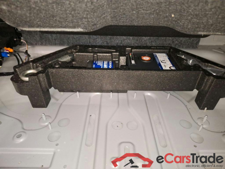 VOLVO XC40 1.5 T2 ESSENTIAL AUTO #4