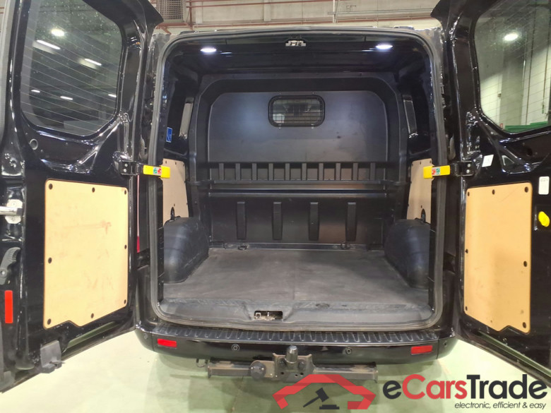 FORD TRANSIT CUSTOM 2.0TD 130PS LIMITED FWD 300 DC SWB #3