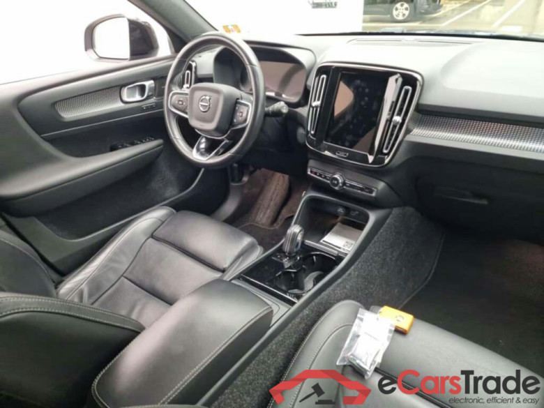 VOLVO XC40 Recharge P8 AWD R-Design #3