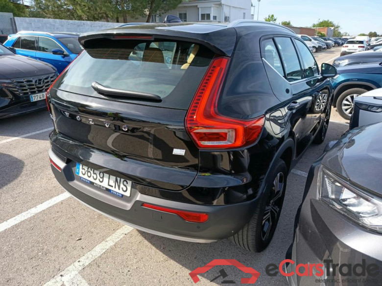 VOLVO XC40 / 2017 / 5P / todoterreno 1.5 T4 Twin Recharge Inscription Auto #2