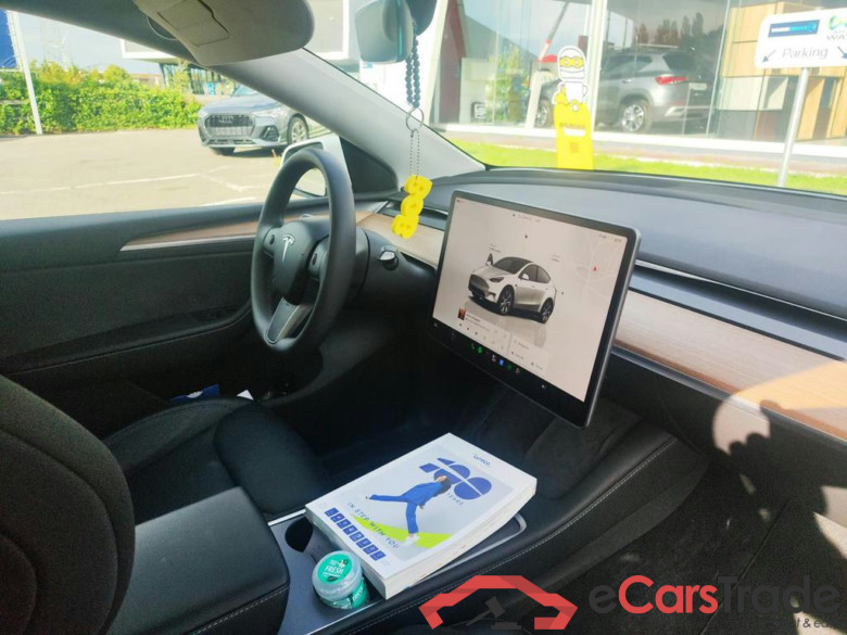 TESLA Model Y 62.8 kWh Standard Range RWD #5