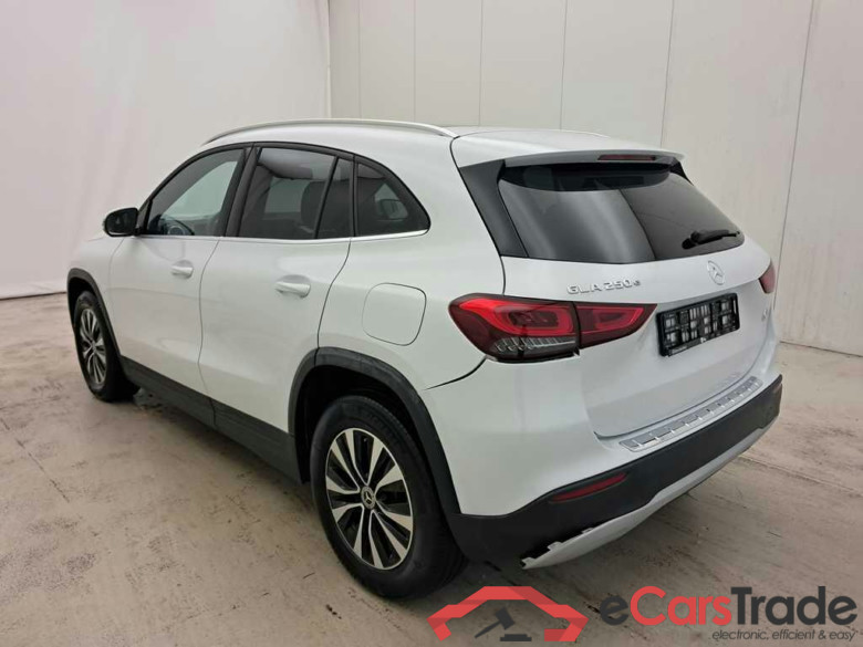 Mercedes GLA 250e Plug-In Hybrid Aut. Pano LED Navi 1/2 Sport-Leather KeylessGo Klima PDC ... #4