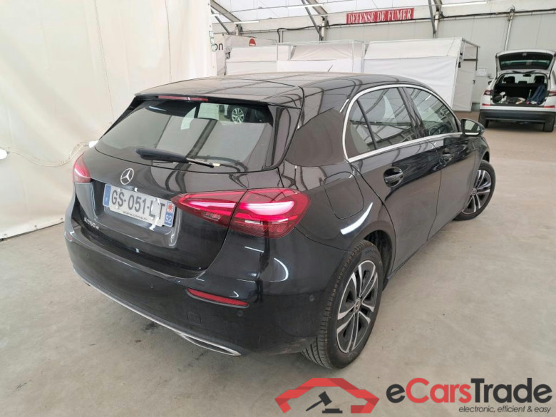 MERCEDES-BENZ Classe A Compact / 2022 / 5P / Berline A 250 e Business Line 8G-DCT #3
