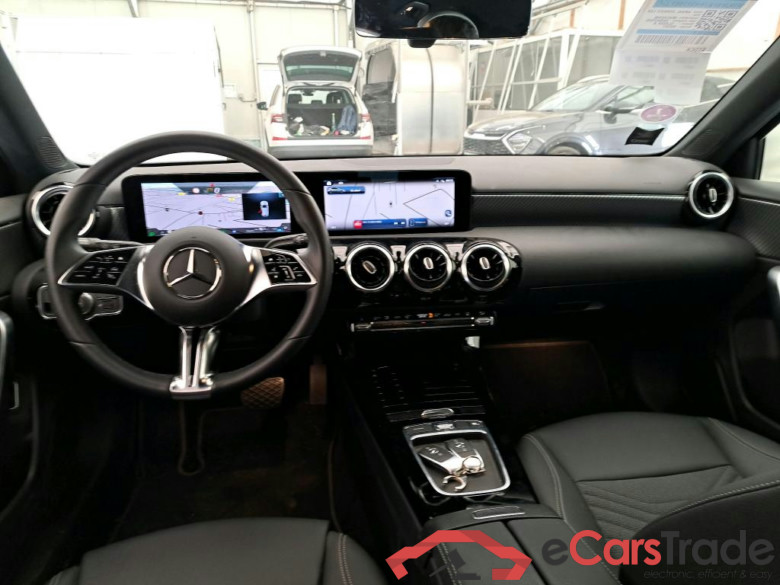 MERCEDES-BENZ Classe A Compact / 2022 / 5P / Berline A 250 e Business Line 8G-DCT #5