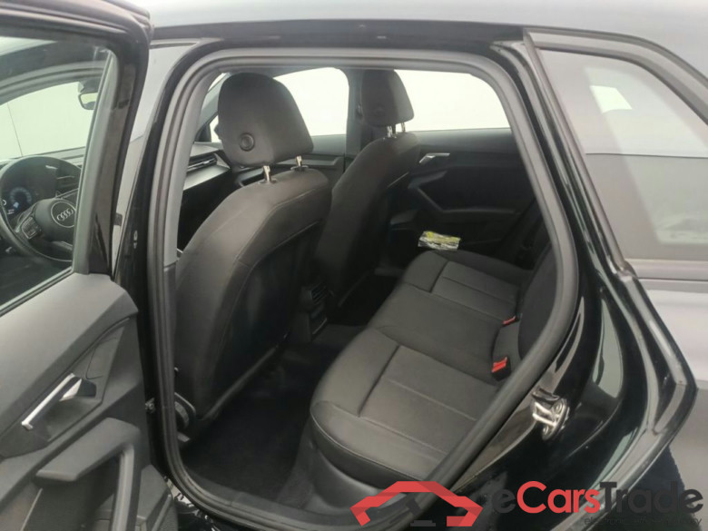 Audi A3 Sportback 2.0 30 TDi 85kW Attraction 5d #3