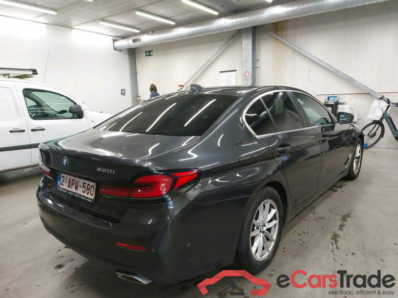 BMW - BMW 5 BERLINE 520iA 163PK Business Edition With Heated Dakota Seats & Driving Assistant Pack & Trailer Towing Hook * PETROL * #2