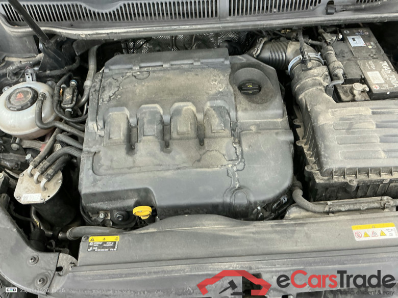VOLKSWAGEN TOURAN DIESEL - 2015 2.0 TDi SCR Highline DSG (EU6.2) #6