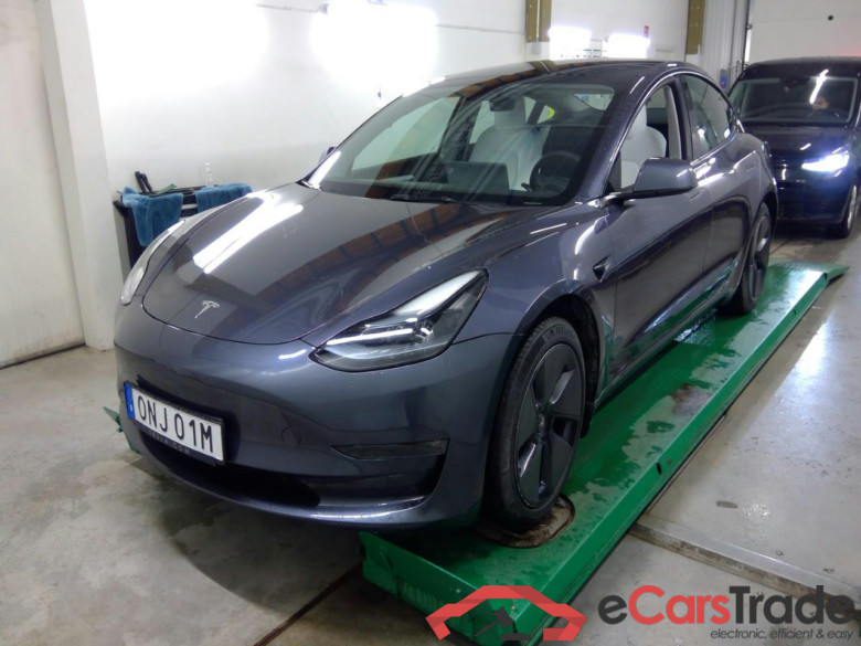 Model 3 DualM. Long-Range AWD