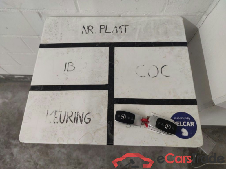 MERCEDES EQA (H293) 66.5 kWh EQA 350 4-Matic AMG Line 5d #4