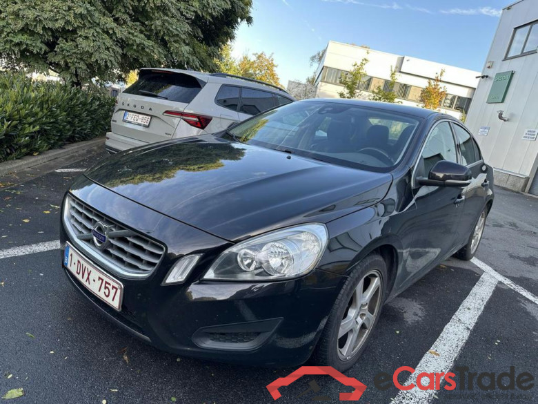 VOLVO S60 Dsl 2.0 D3 Momentum Geartronic #1